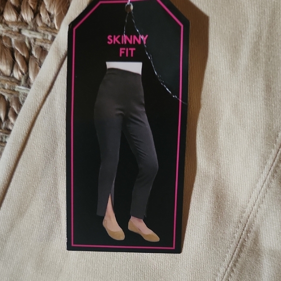 Cream Skinny Pants with Tailored Fit - Picture 4 of 6